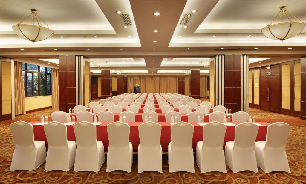 Cypress Hotel Jin Jiang Шанхай Екстериор снимка