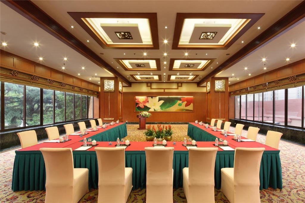 Cypress Hotel Jin Jiang Шанхай Екстериор снимка