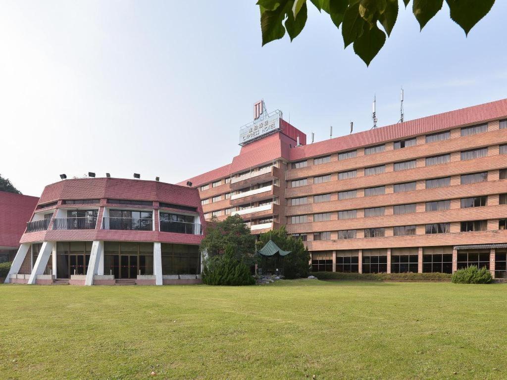 Cypress Hotel Jin Jiang Шанхай Екстериор снимка