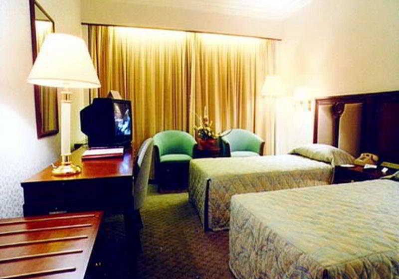 Cypress Hotel Jin Jiang Шанхай Екстериор снимка